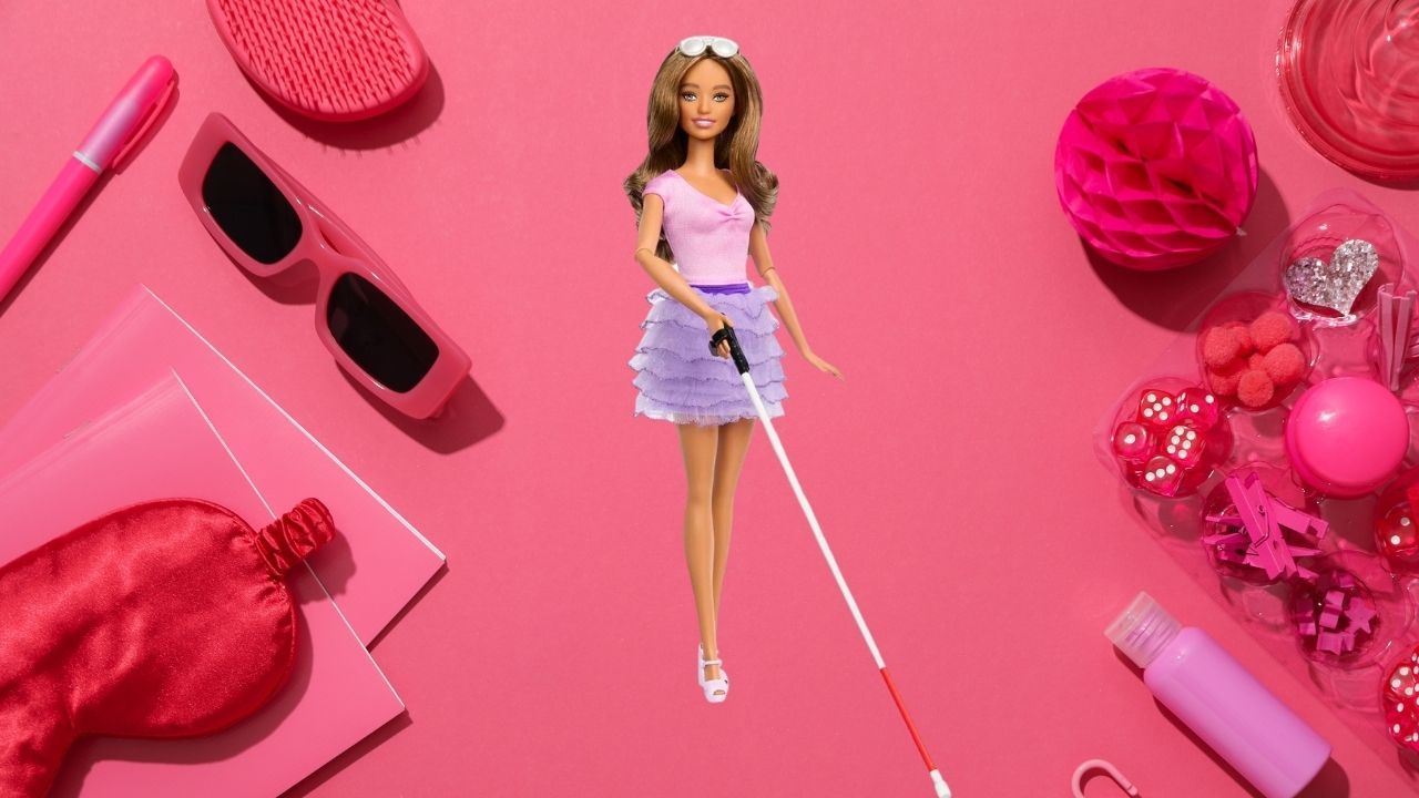 Bastona sahip ilk kör Barbie bebeği piyasaya sürüldü - Ekonomi