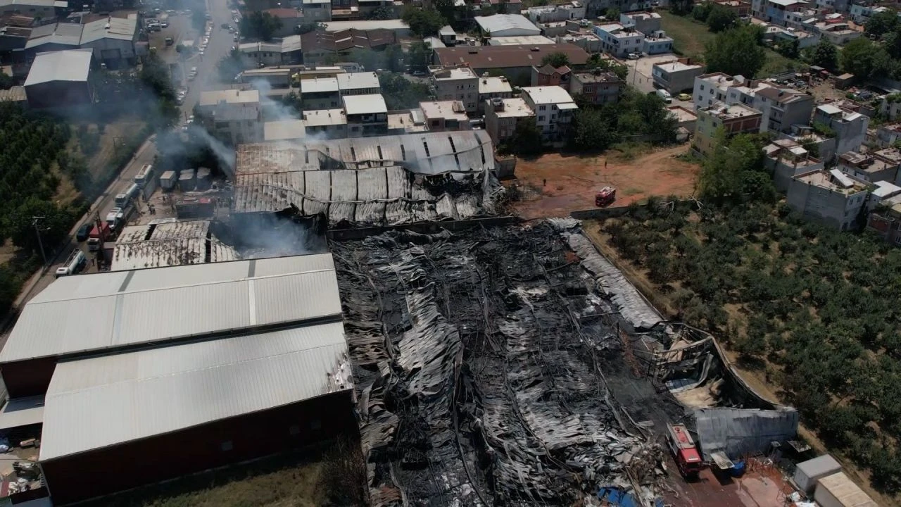 Bursa'da korkutan fabrika yangını! Çevredeki evler boşaltıldı - 3. Resim
