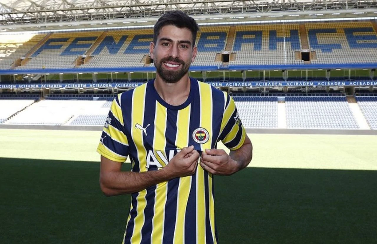 Daha yeni transfer edilmişti! Fenerbahçe'de Jose Mourinho rekor transfer dahil 9 yıldızın biletini kesti