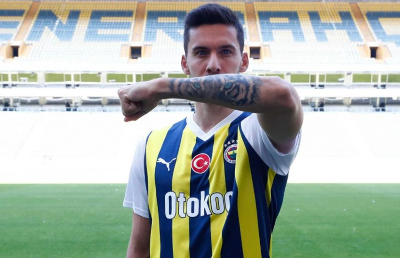 Daha yeni transfer edilmişti! Fenerbahçe'de Jose Mourinho rekor transfer dahil 9 yıldızın biletini kesti