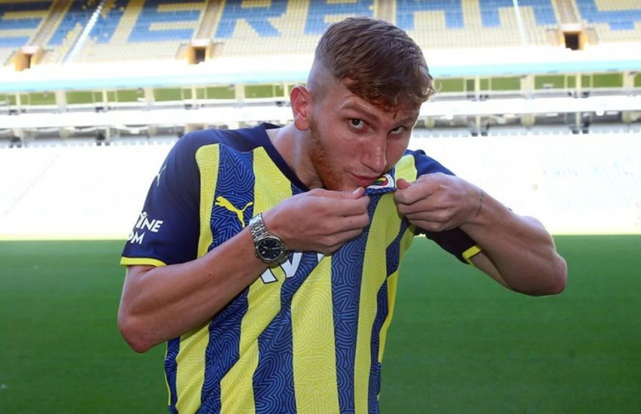 Daha yeni transfer edilmişti! Fenerbahçe'de Jose Mourinho rekor transfer dahil 9 yıldızın biletini kesti