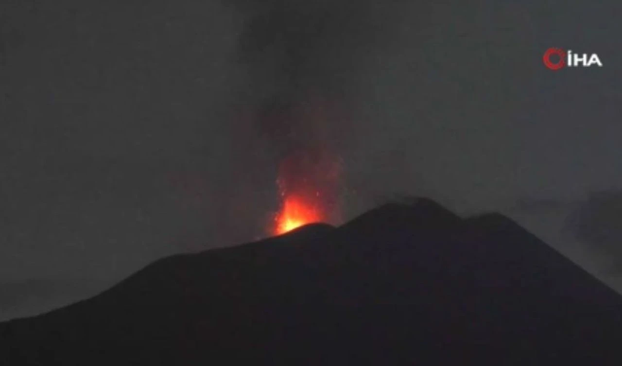 Etna Yanardağı yeniden patladı! Tüm operasyonlar durduruldu - 1. Resim
