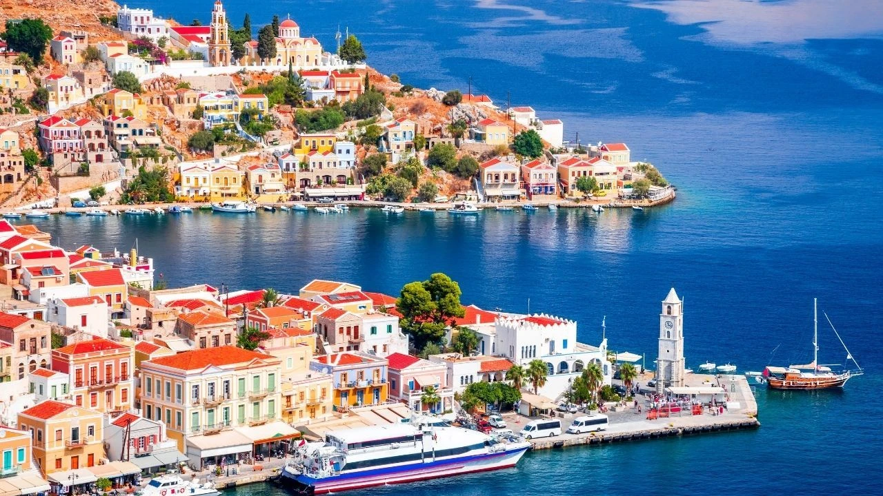 Komşunun tabelaları ve menüleri değişti! Yunan adalarında Türkçe esintiler - 1. Resim