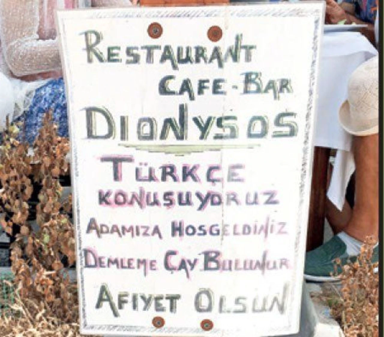 Komşunun tabelaları ve menüleri değişti! Yunan adalarında Türkçe esintiler - 3. Resim