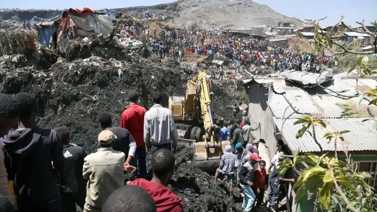 Kurtarma ekipleri de toprak altında kaldı! Etiyopya'da heyelan felaketi - Dünya