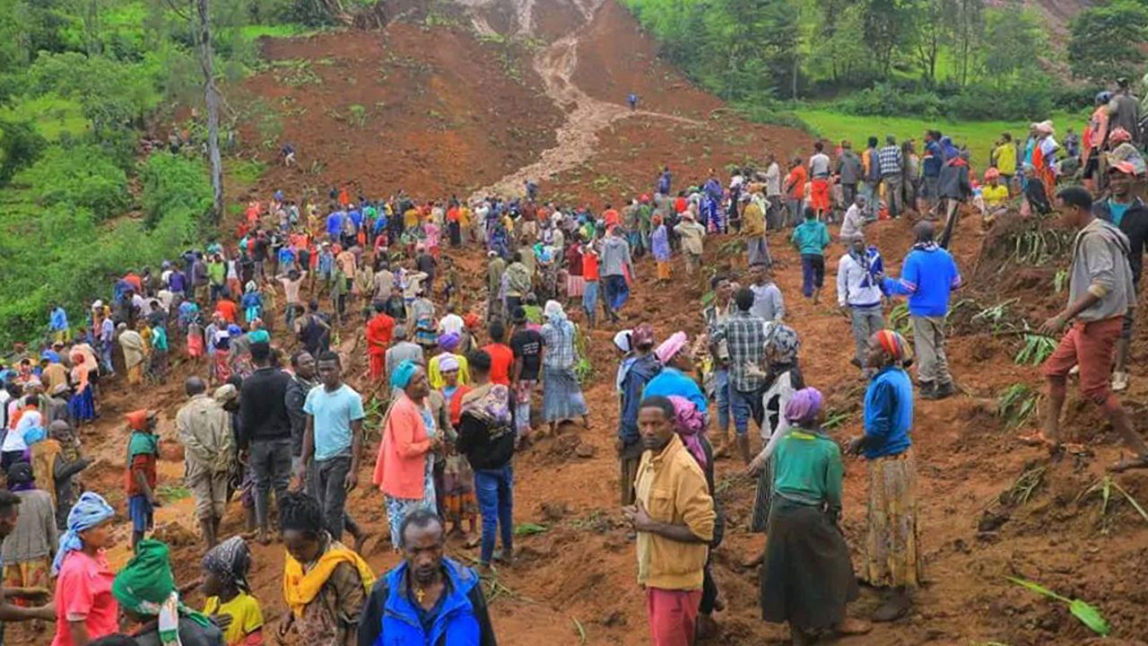 Kurtarma ekipleri de toprak altında kaldı! Etiyopya&#039;da heyelan felaketi