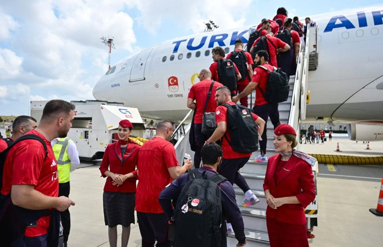 Olimpiyatlar'da mücadele edecek millilerimiz, Fransa'ya uğurlandı - 1. Resim