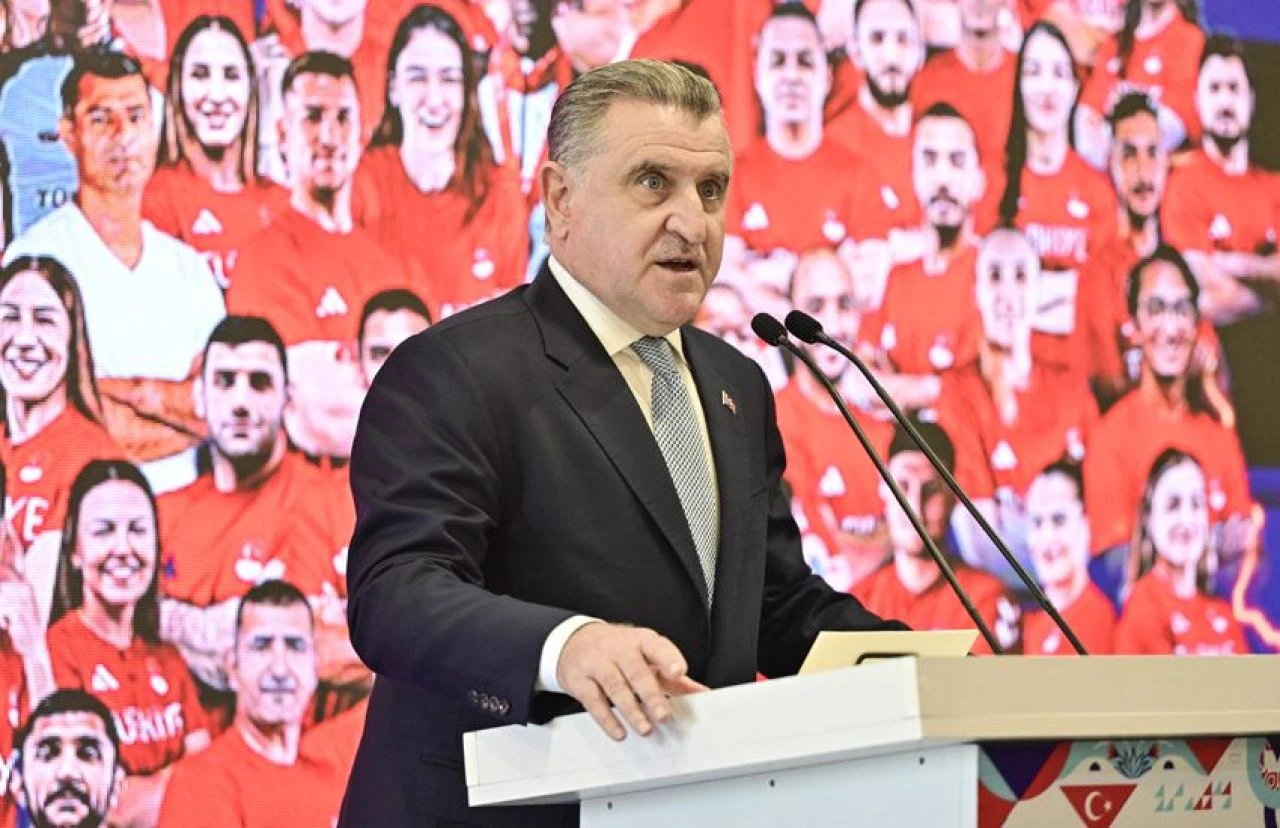 Olimpiyatlar'da mücadele edecek millilerimiz, Fransa'ya uğurlandı - 4. Resim