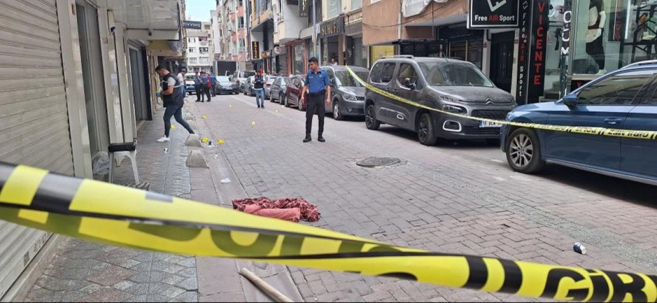 Zeytinburnu’nda araba kavgası silahlı çatışmaya döndü: 1 ölü! - 2. Resim