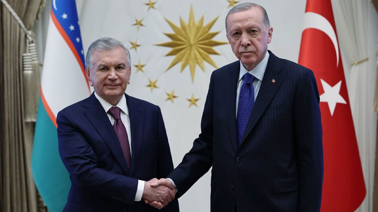 Cumhurbaşkanı Erdoğan&#039;dan önemli temas! Özbekistan Cumhurbaşkanı Mirziyoyev ile görüştü