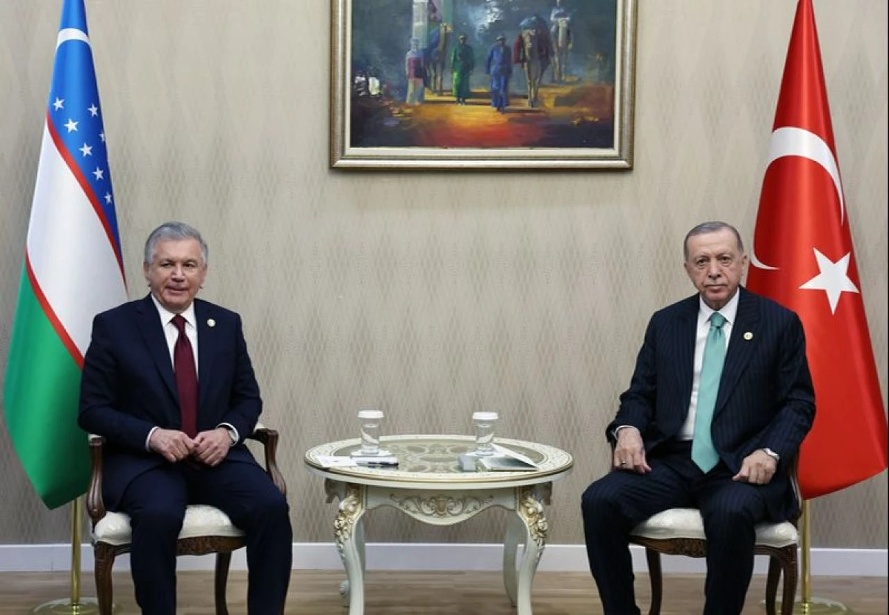 Cumhurbaşkanı Erdoğan'dan önemli temas! Özbekistan Cumhurbaşkanı Mirziyoyev ile görüştü