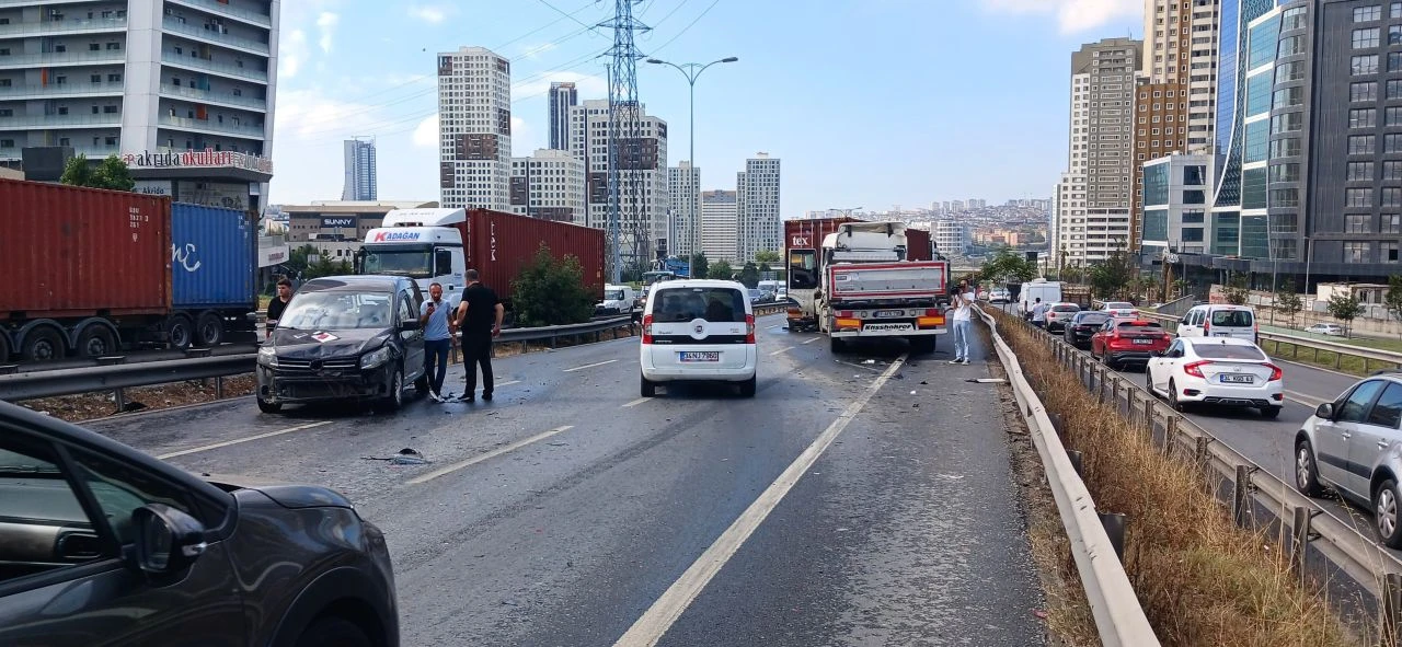 E-5'te 15 aracın karıştığı zincirleme kaza