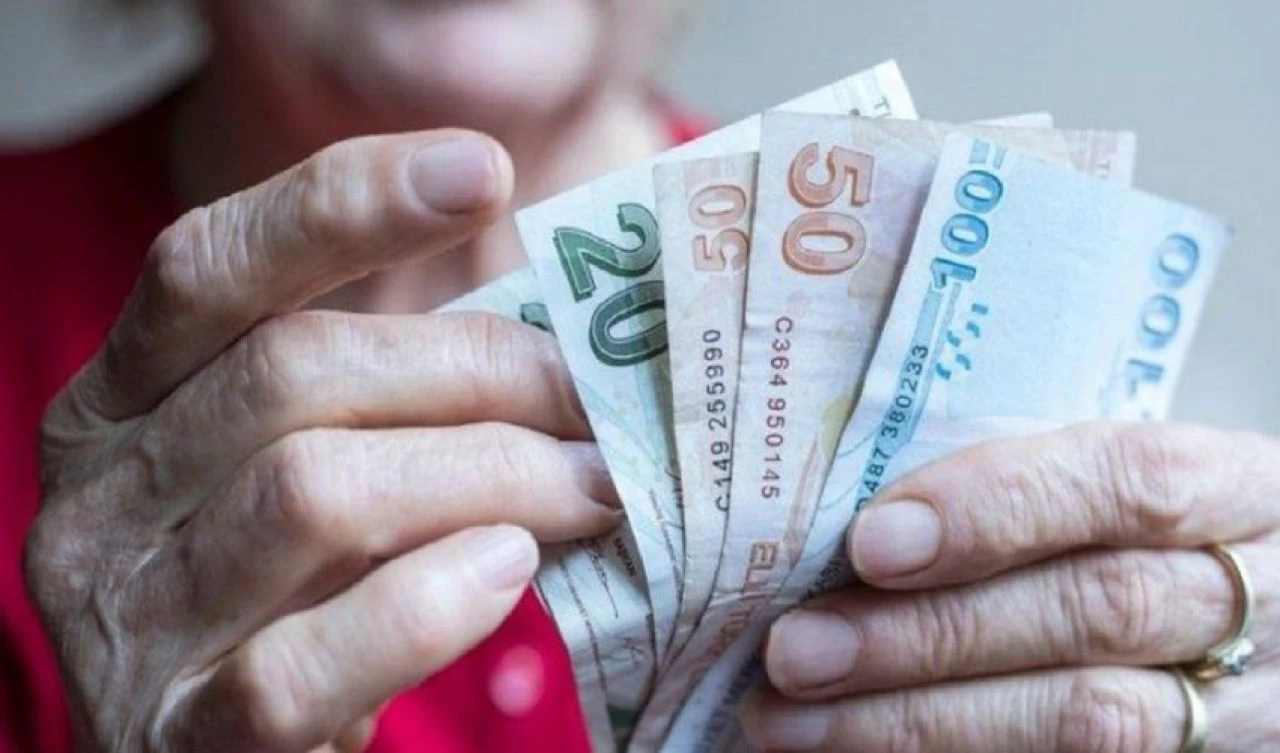 Emekli promosyon yarışı hızlandı! SGK Uzmanından emekliye çok kritik ATM uyarısı - 1. Resim
