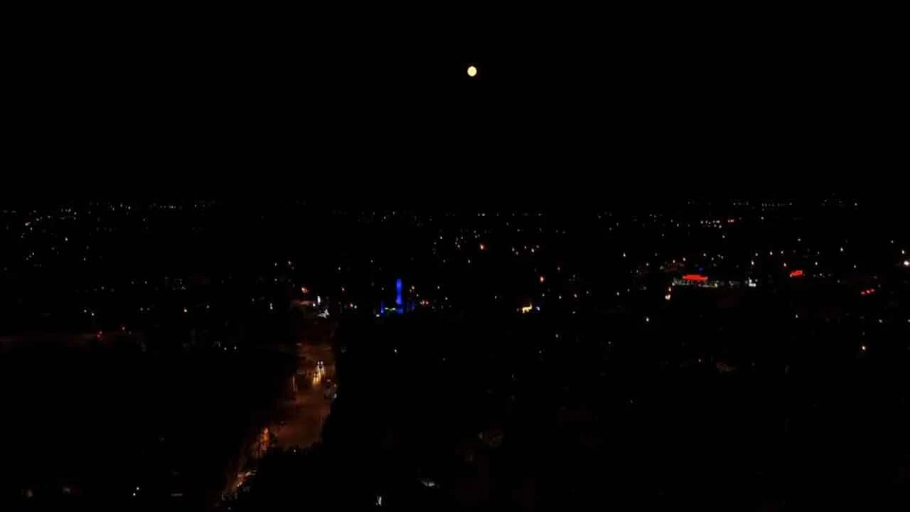 Gökyüzünde görsel şölen: Dolunay görenleri mest etti