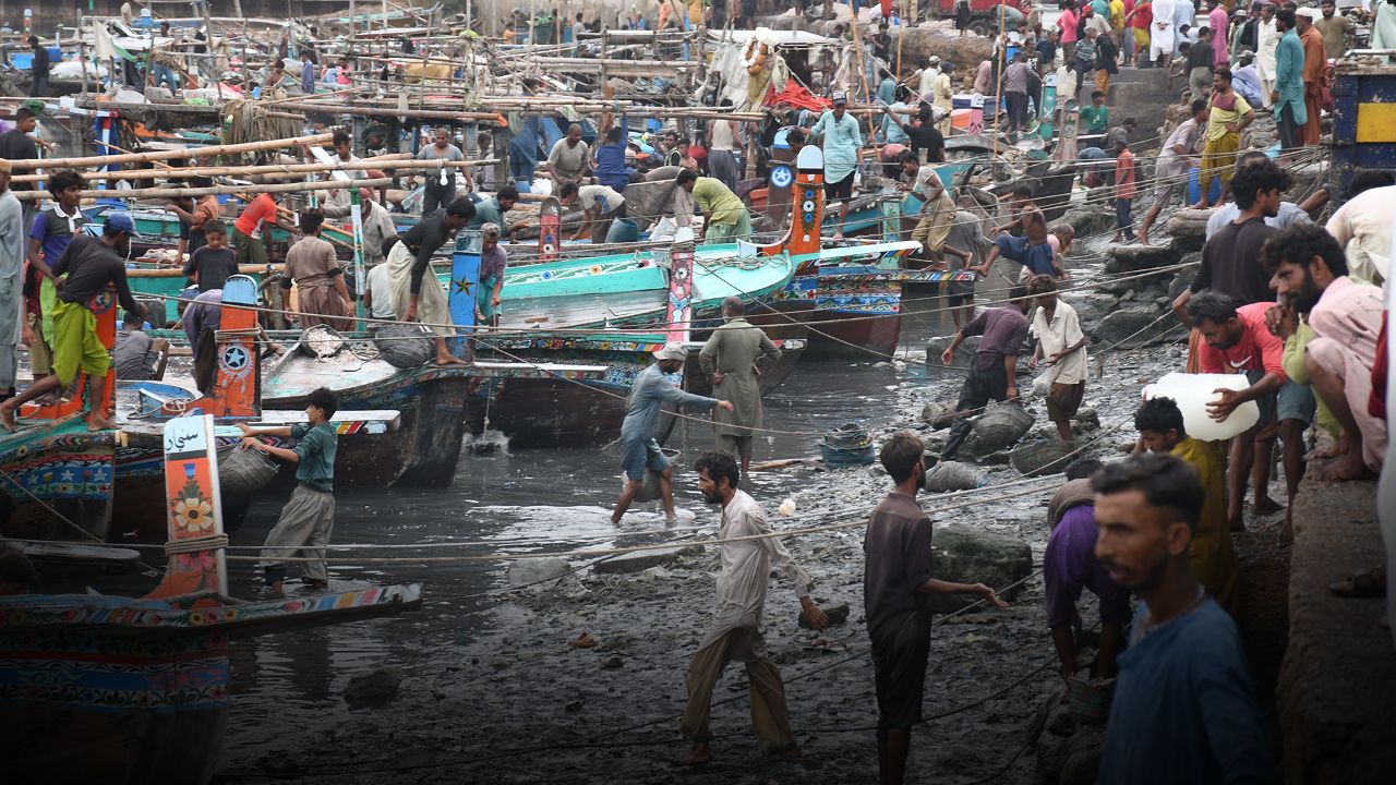 Her gün 16 bin ton çöp denizi öldürdü! Pakistan denizi artık 'ölü bölge' - Dünya