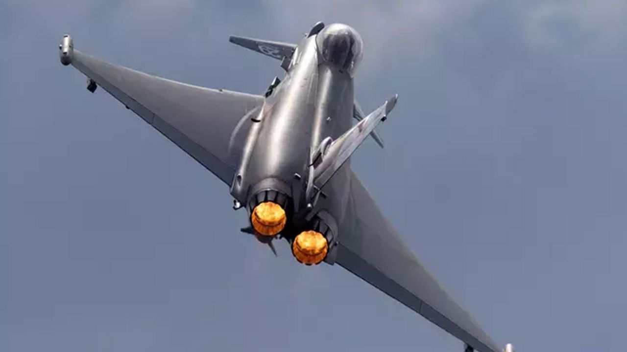 İtalya'nın Eurofighter savaş uçağı Avustralya'da düştü - Dünya