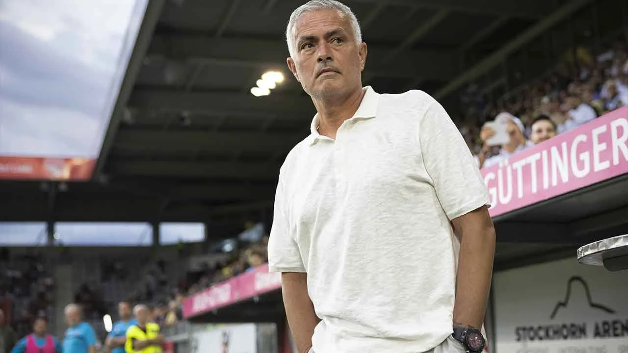 Lugano maçı sonrası Mourinho'dan sentetik çim tepkisi: Böyle bir sahada oynanması kabul edilemez - 1. Resim