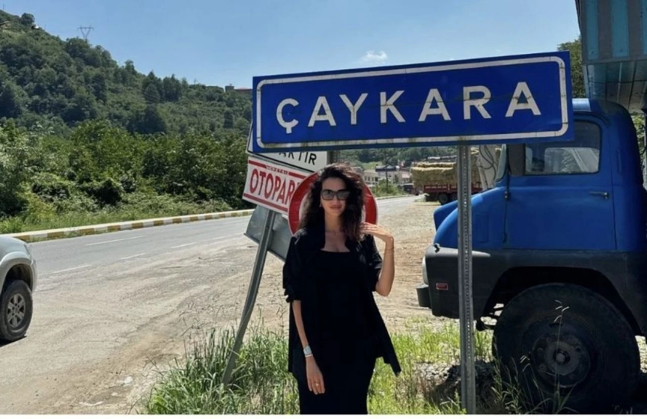 Melisa Aslı Pamuk ile Yusuf Yazıcı Trabzon'a el öpmeye gitti