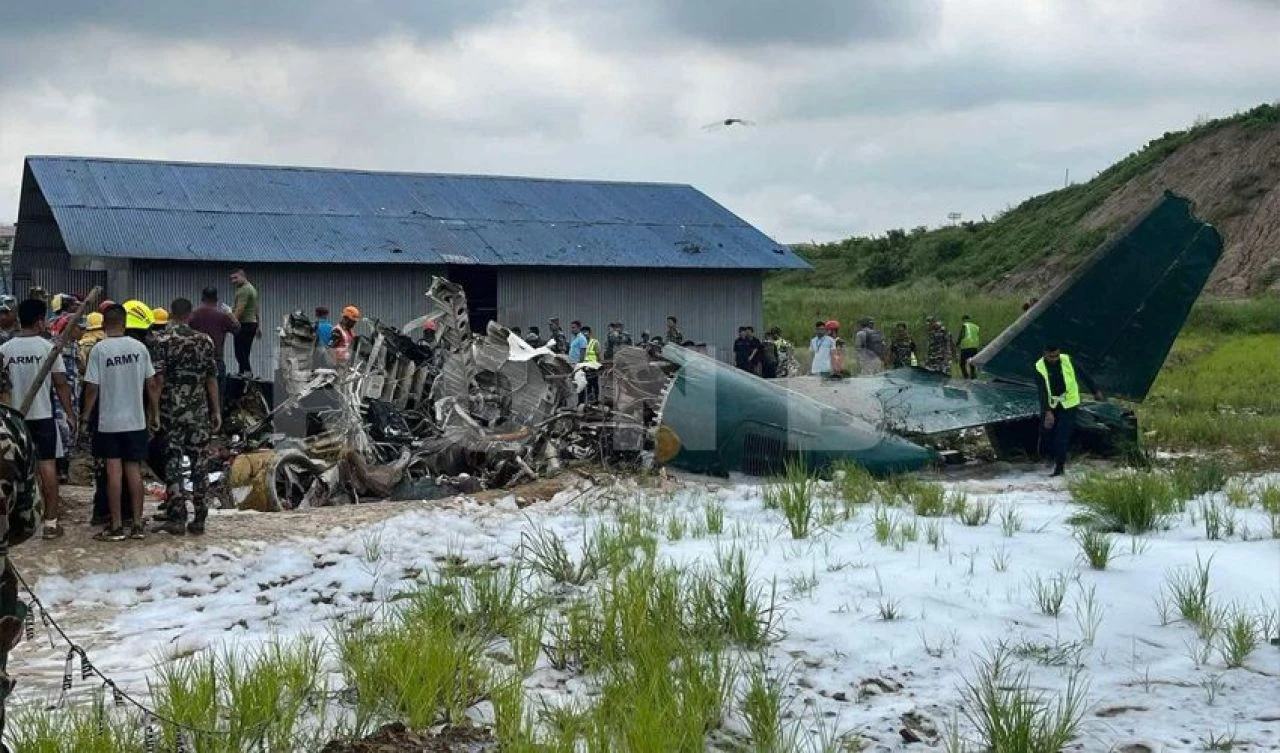 Son dakika! Nepal'de 19 kişilik uçak kalkış sırasında düştü - 2. Resim