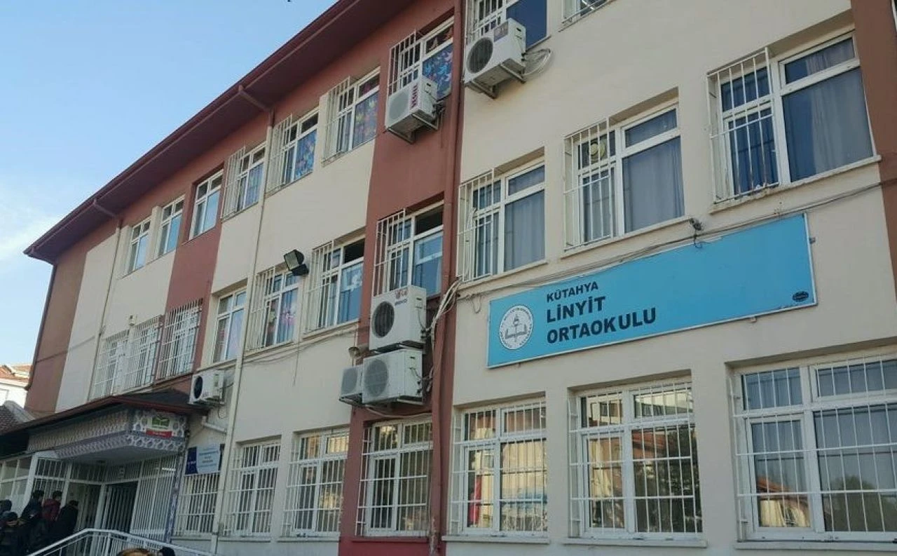 Tercih işlemlerinde yardım etmeyen okul müdürü yardımcısına saldırdı