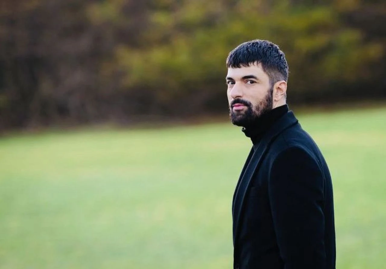 Aslı Enver ile Engin Akyürek’in başrolde olacağı Kuşatma dizisinin yeni dönemde çıkması bekleniyor