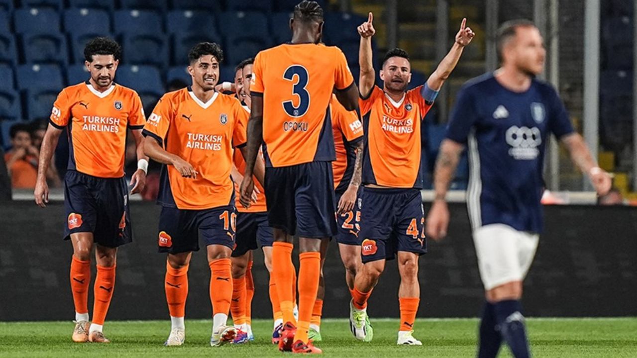 Başakşehir, La Fiorita&#039;yı 6-1 yendi! Tur kapısı aralandı