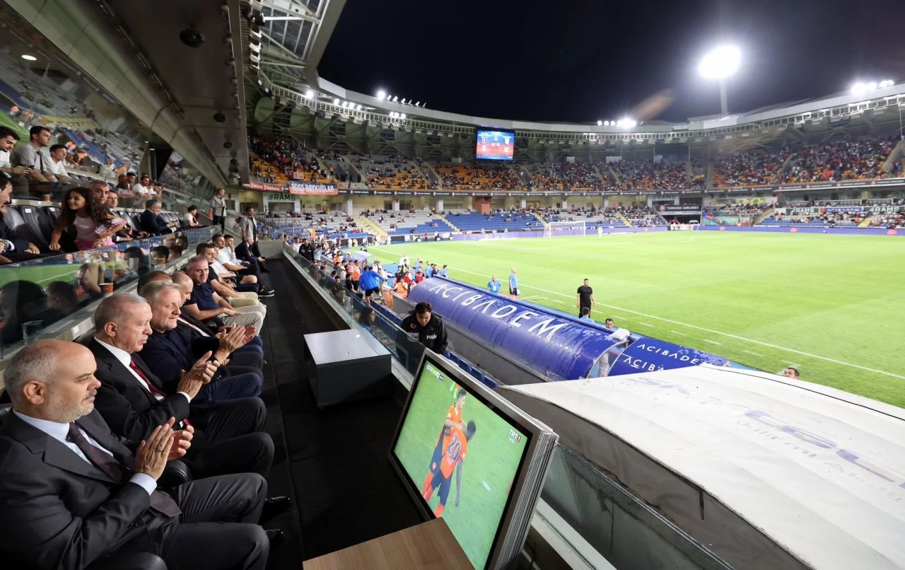 Cumhurbaşkanı Erdoğan Başakşehir'i yalnız bırakmadı! - 1. Resim