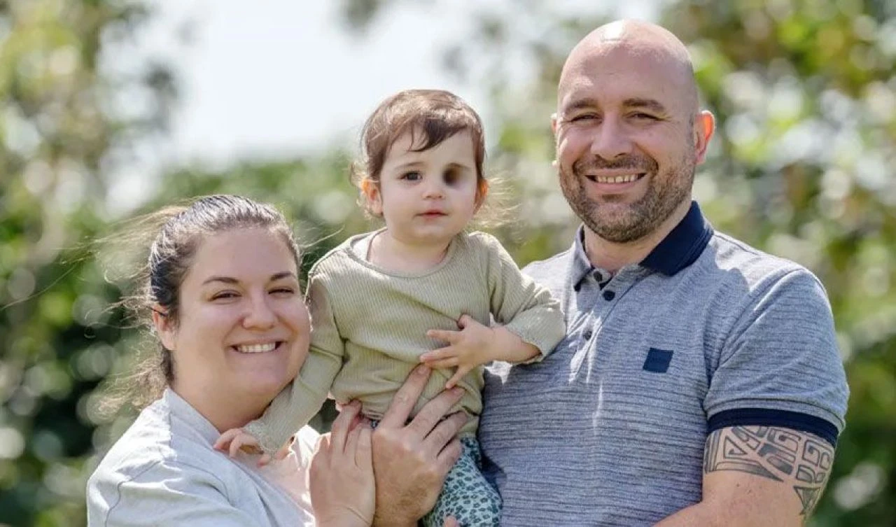 Henüz 10 aylıkken gözü kan çanağına döndü acı gerçek aileyi sarssa da vazgeçmediler - 1. Resim