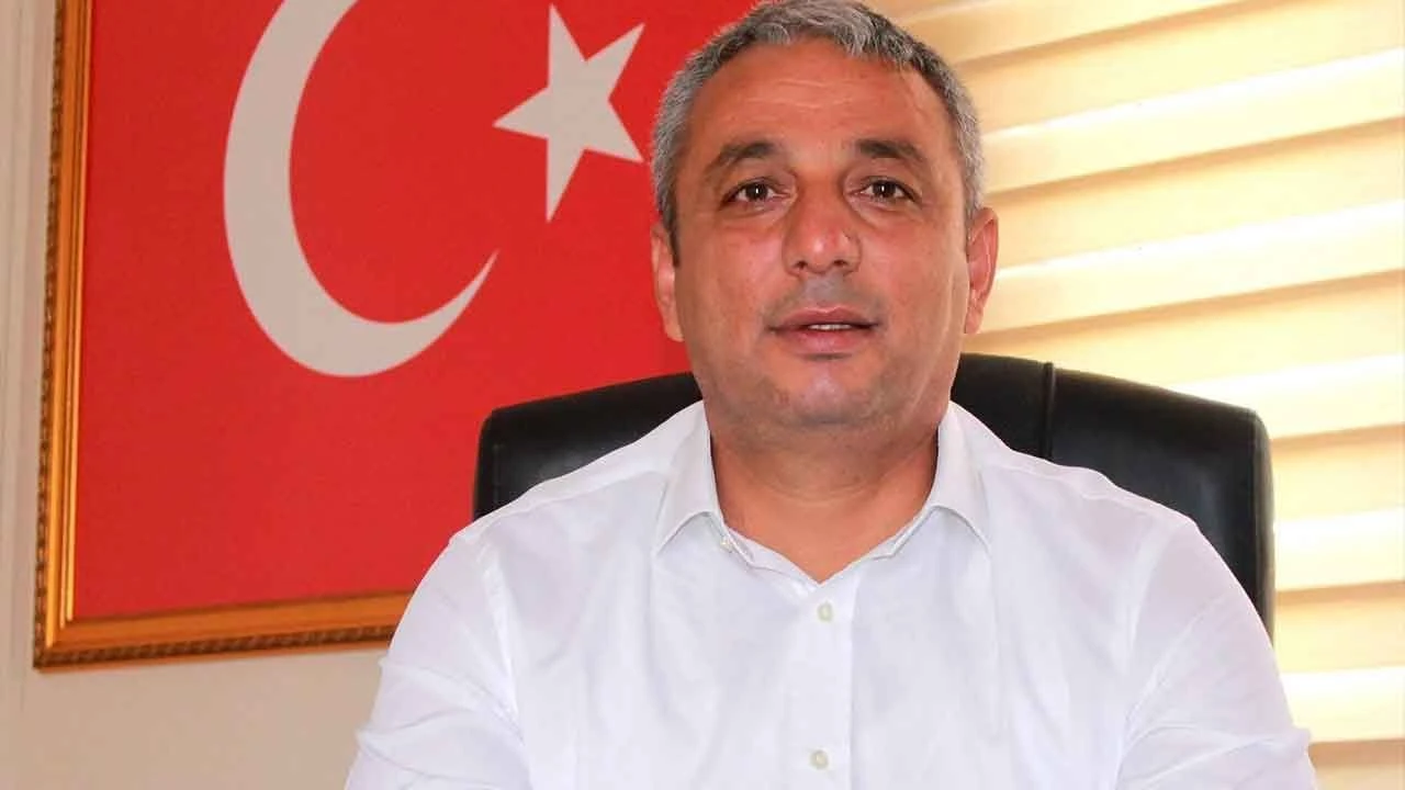 İki grup arasında çıkan kavgada belediye başkanı yaralandı