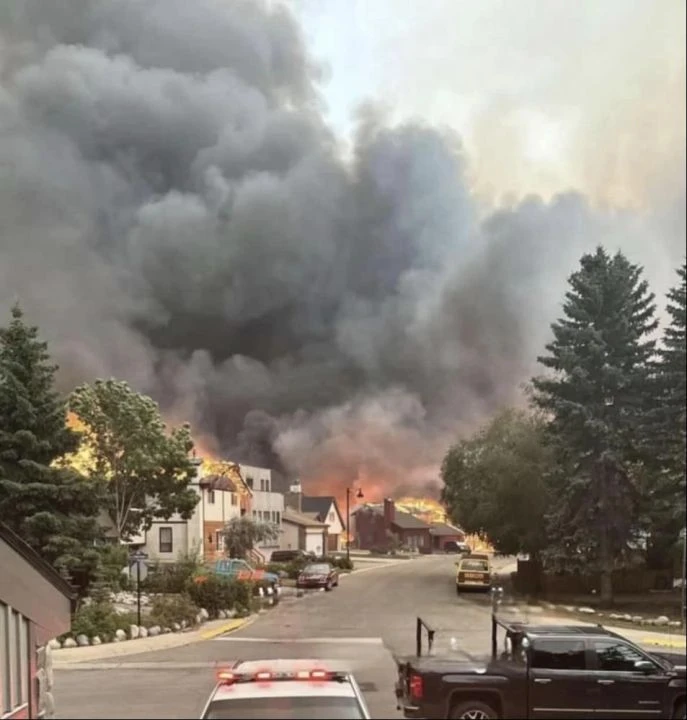 Kanada’da yangın alarmı: 58 binden fazla yıldırım yerleşim yerlerinde paniğe yol açtı! - 2. Resim