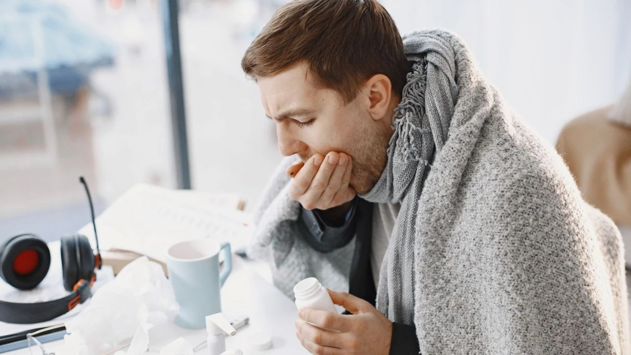 Klima çarpması yataklara düşürdü! Grip, Covid-19 ve Zatürre ile karıştırılıyor