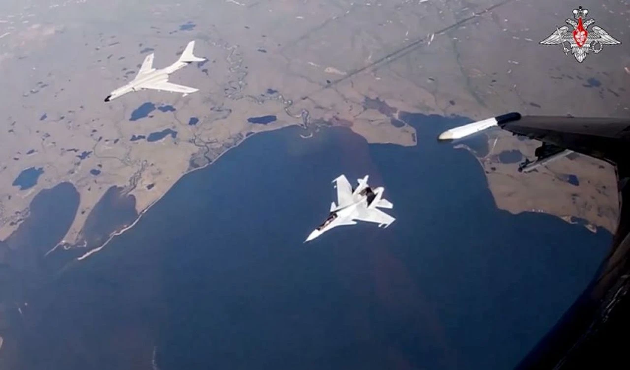 Rusya ve Çin'den gövde gösterisi! Stratejik bombardıman uçaklarından ortak devriye
