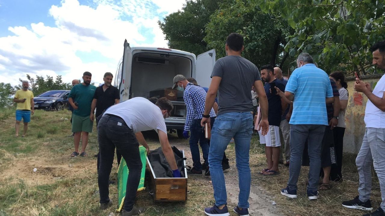 Yol kenarında çürümüş ceset bulundu! Kahreden detay ortaya çıktı - 1. Resim