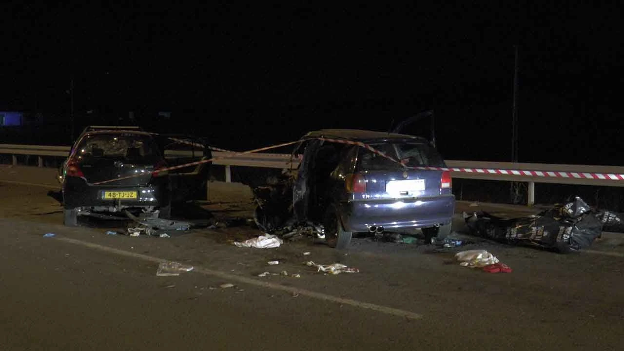 3 çocuğu anne ve babasından ayıran korkunç kaza: 2 ölü, 4 yaralı - 2. Resim