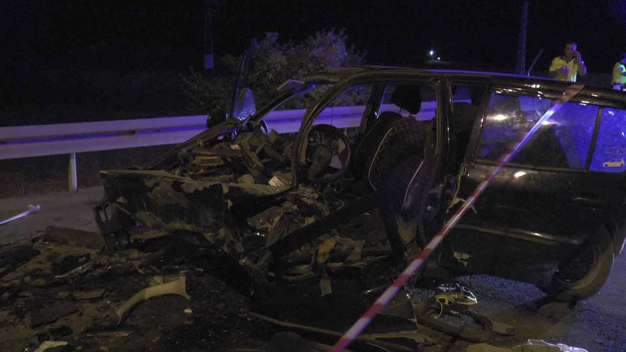 3 çocuğu anne ve babasından ayıran korkunç kaza: 2 ölü, 4 yaralı - 1. Resim