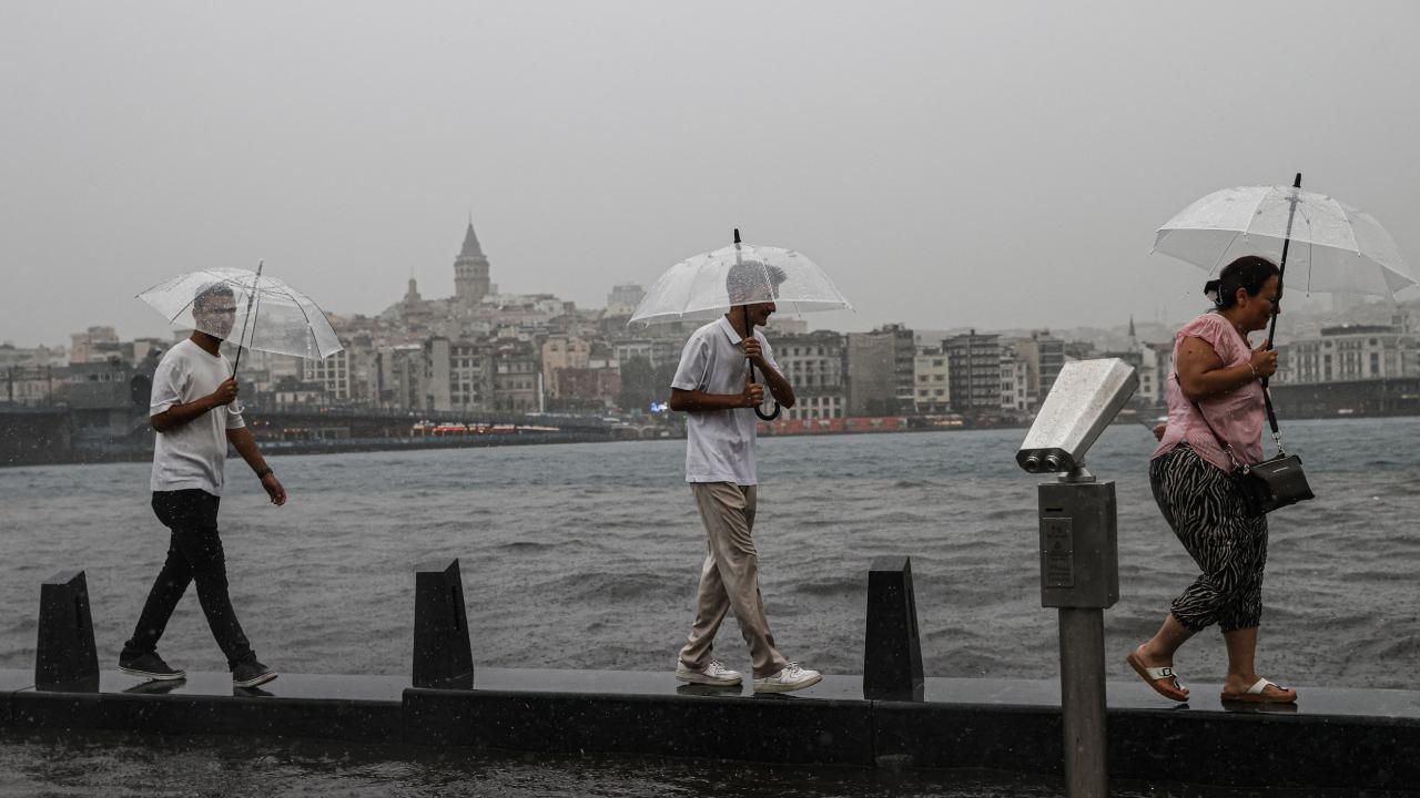 İstanbullular dikkat! AKOM saat vererek bir kez daha uyardı