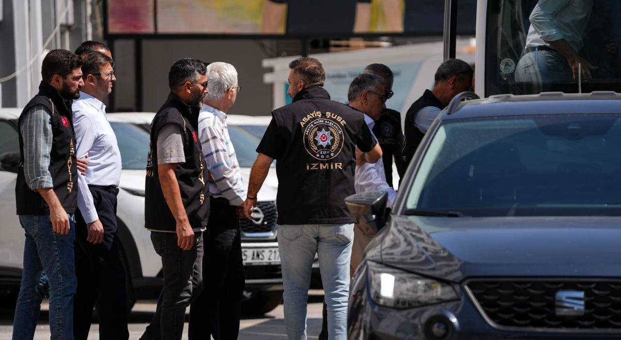 İzmir'deki elektrik kaçağı faciası: Gözaltındaki 10 şüpheli adliyeye sevk edildi
