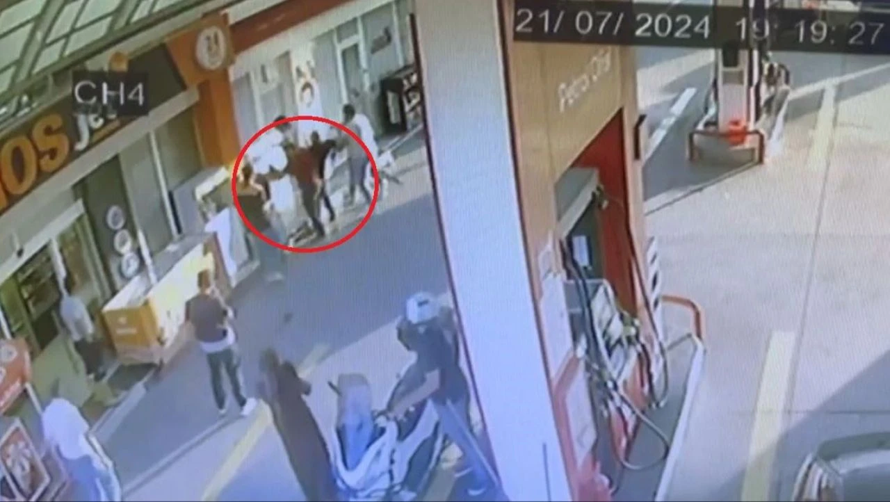 Akaryakıt istasyonunda öldüresiye dayak! ‘Niye çöp atıyorsun?' dedi, 15 kişi tarafından darbedildi - 2. Resim