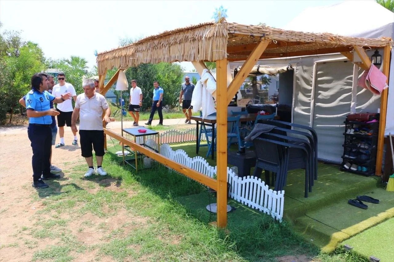 Antalya'da karavancılara şok baskın! Kamusal alanı işgal edenler kaldırıldı - 3. Resim