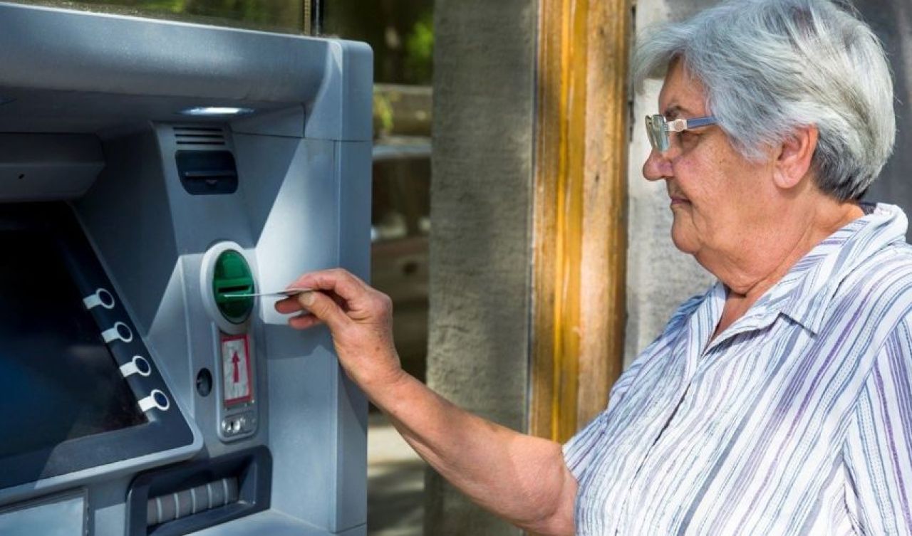 EYT bekleyeni yeni emeklilik sistemi korkusu sardı! Uzman isim yaş detayına dikkat çekti: Milyonların merak ettiği soruyu cevapladı - 1. Resim