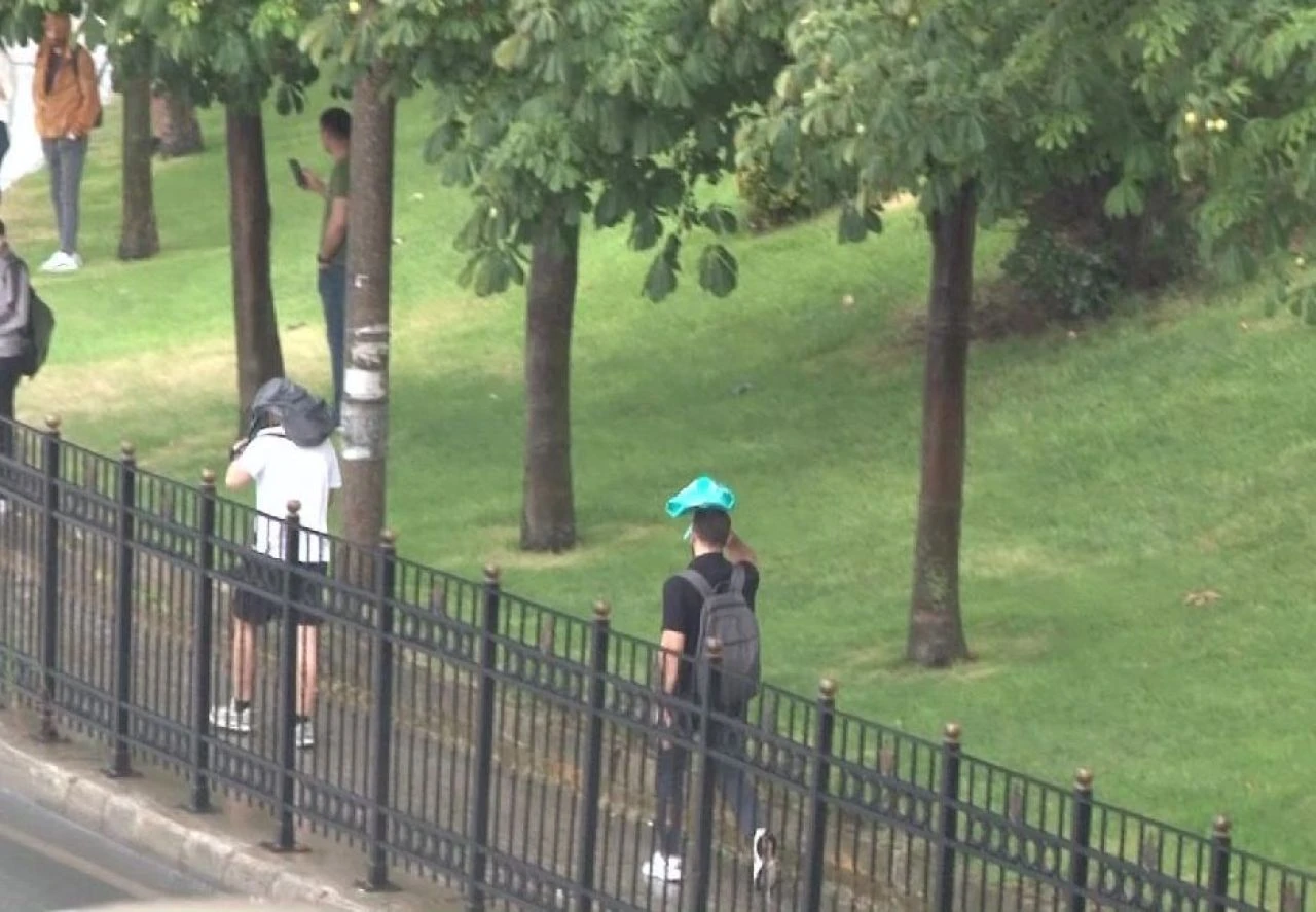 İstanbul'da sağanak yağış: Sürücüler zor anlar yaşadı - 3. Resim