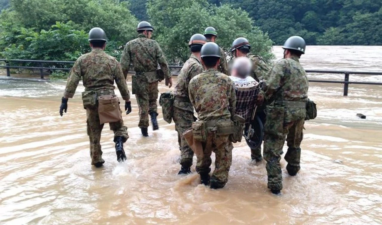 Japonya’daki şiddetli yağışlarda bilanço ağırlaşıyor: Ölü sayısı yükseldi, kayıplar aranıyor - 2. Resim