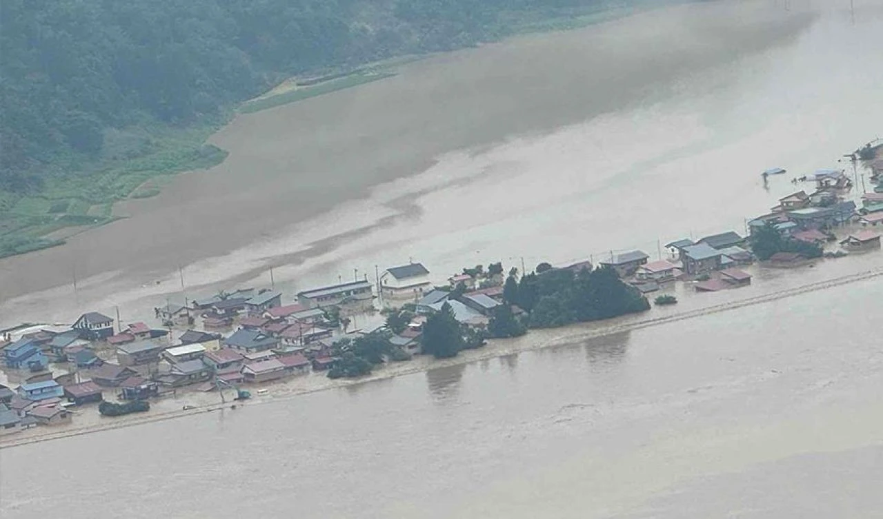 Japonya’daki şiddetli yağışlarda bilanço ağırlaşıyor: Ölü sayısı yükseldi, kayıplar aranıyor - 4. Resim