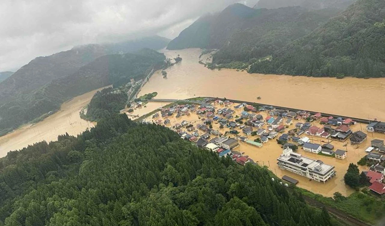 Japonya’daki şiddetli yağışlarda bilanço ağırlaşıyor: Ölü sayısı yükseldi, kayıplar aranıyor - 3. Resim