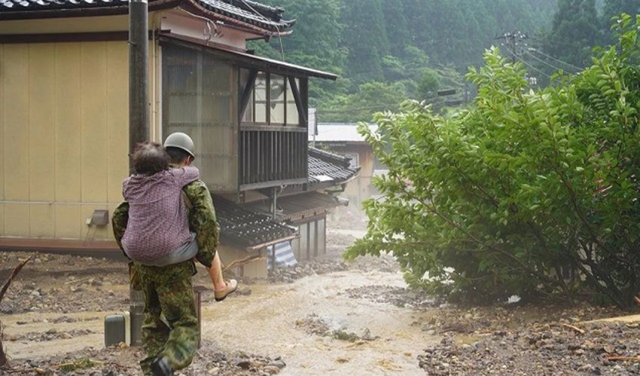 Japonya’daki şiddetli yağışlarda bilanço ağırlaşıyor: Ölü sayısı yükseldi, kayıplar aranıyor - 1. Resim