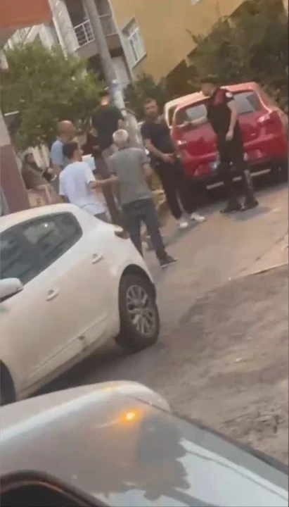 Kız kardeşinin giyimine laf atılınca bıçak çekti - 2. Resim