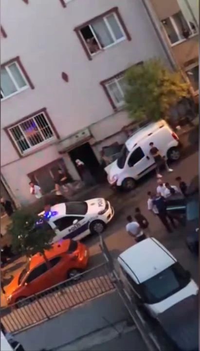 Kız kardeşinin giyimine laf atılınca bıçak çekti - 1. Resim