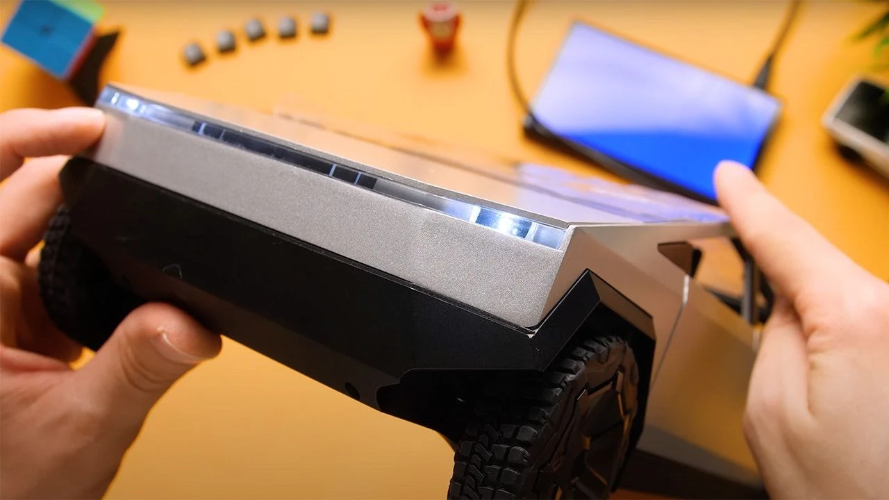 Klasik PC kasası tasarımlarından sıkılanlar için Tesla Cybertruck görünümlü kasa üretildi - 1. Resim