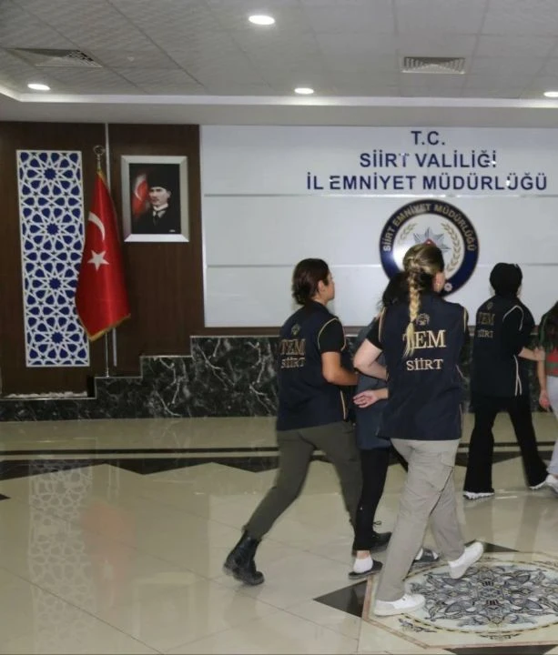 Siirt'teki düğünde PKK sloganlarıyla halay çektiler! Emniyet operasyonla tek tek yakaladı - 2. Resim