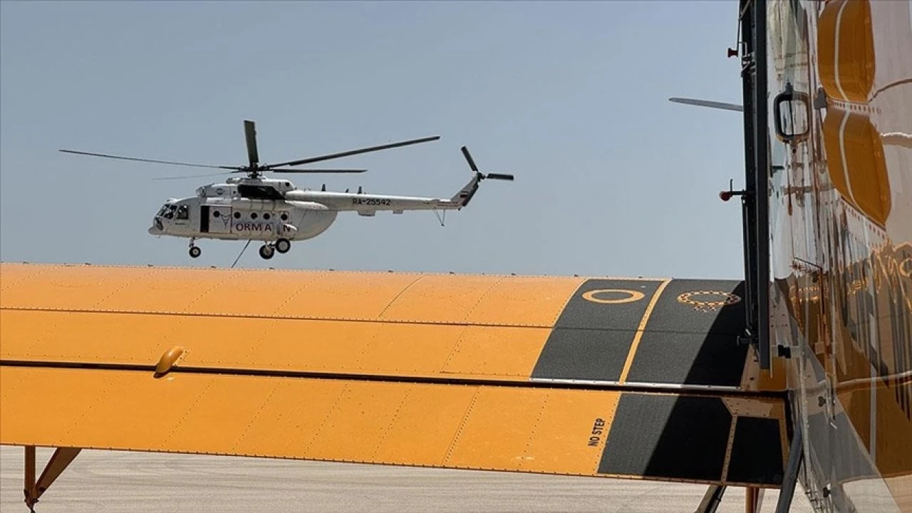 Yüksek sıcaklıklar felaketi getirdi... Helikopterler ve uçaklar orman yangınları için devrede! - 4. Resim